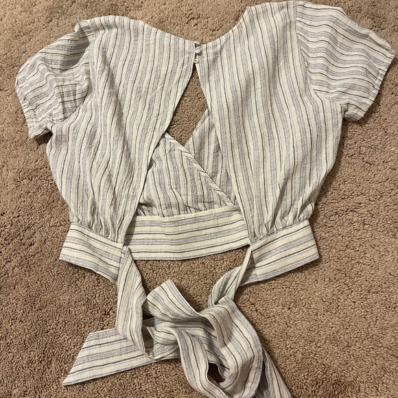 crop top tie in the back - Picture 2 of 4